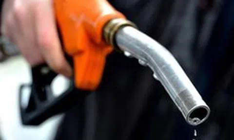 Doanh nghiệp được tự quyết định giá bán xăng dầu?