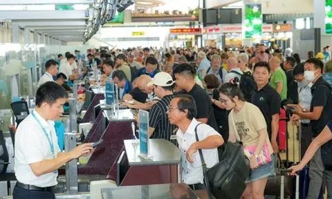 Sân bay Nội Bài đón 400.000 khách dịp lễ, làm sao để không lỡ chuyến?