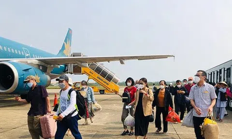 Giá vé máy bay Hà Nội - TPHCM giảm mạnh